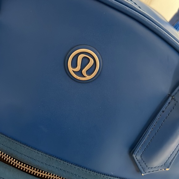 Gorgeous LULULEMON tote - Picture 2 of 9